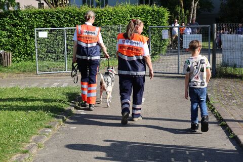 Dieser Patient wurde erfolgreich gefunden, der Rettungshund und sein Frauchen haben ihre Sache gut gemacht. Bild: Andrea Jagode